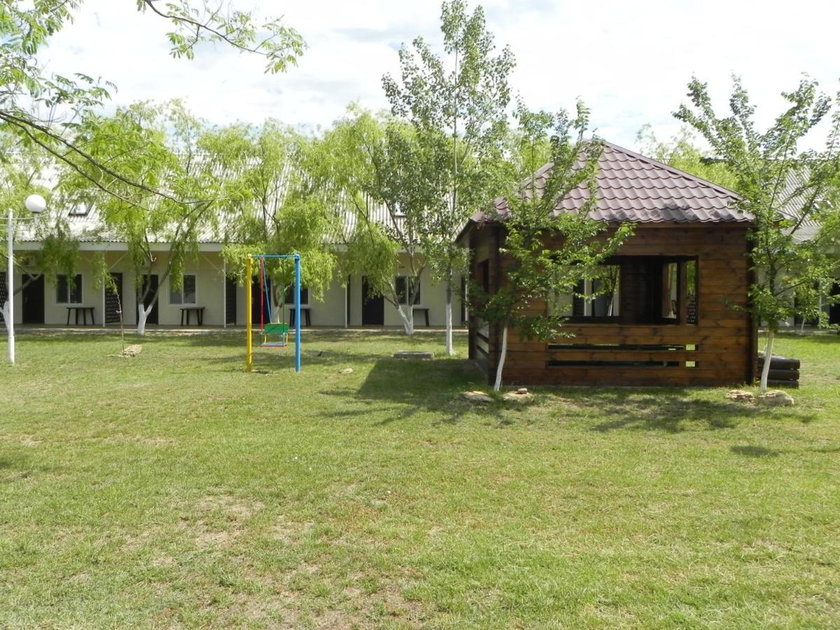 База Відпочинку "Сонячна" Primorskoye Ngoại thất bức ảnh